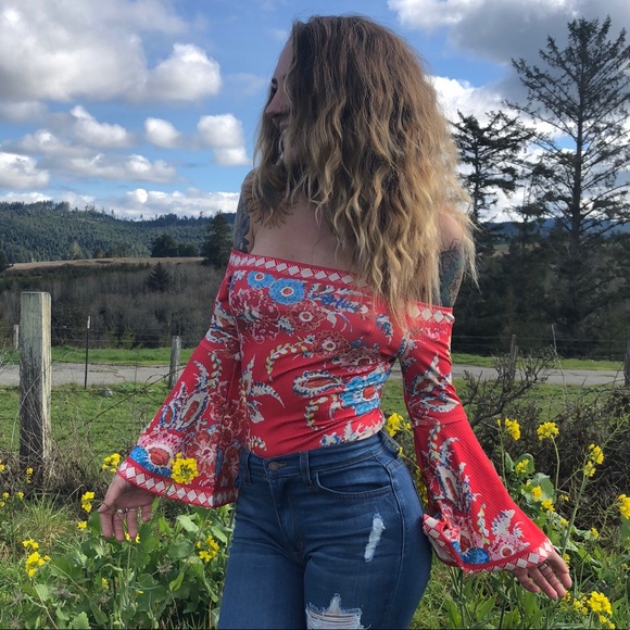 Bell sleeve floral festival bodysuit - Picture 2 of 8